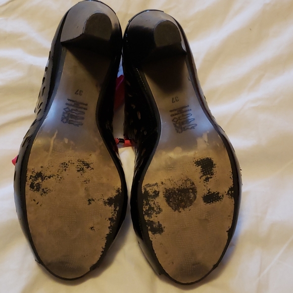 Chanii B black leather heels w pink bow Sz 37 - Picture 4 of 7